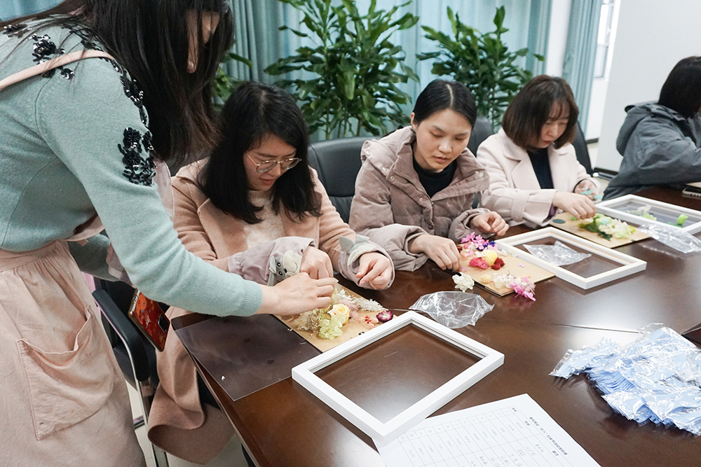 cq9电子平台网站举办2021年“三八”妇女节活动